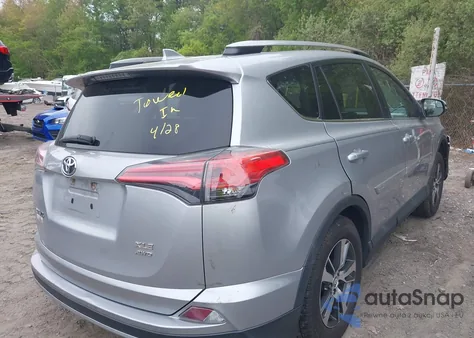 2017 Toyota Rav4 Xle z USA, uszkodzony, nr VIN 2T3RFREV0HW590884